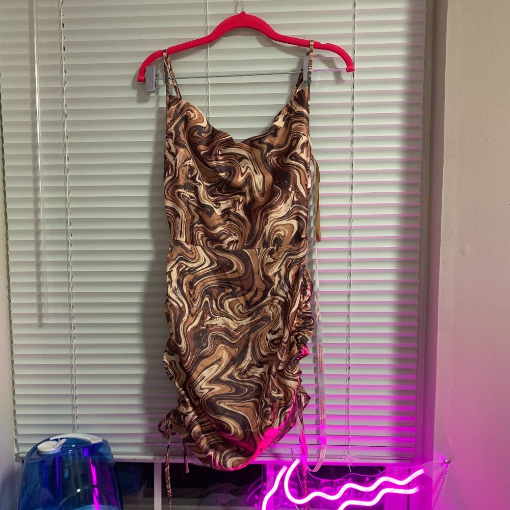 Pretty Little Thing Marble Side String Ruched Dress